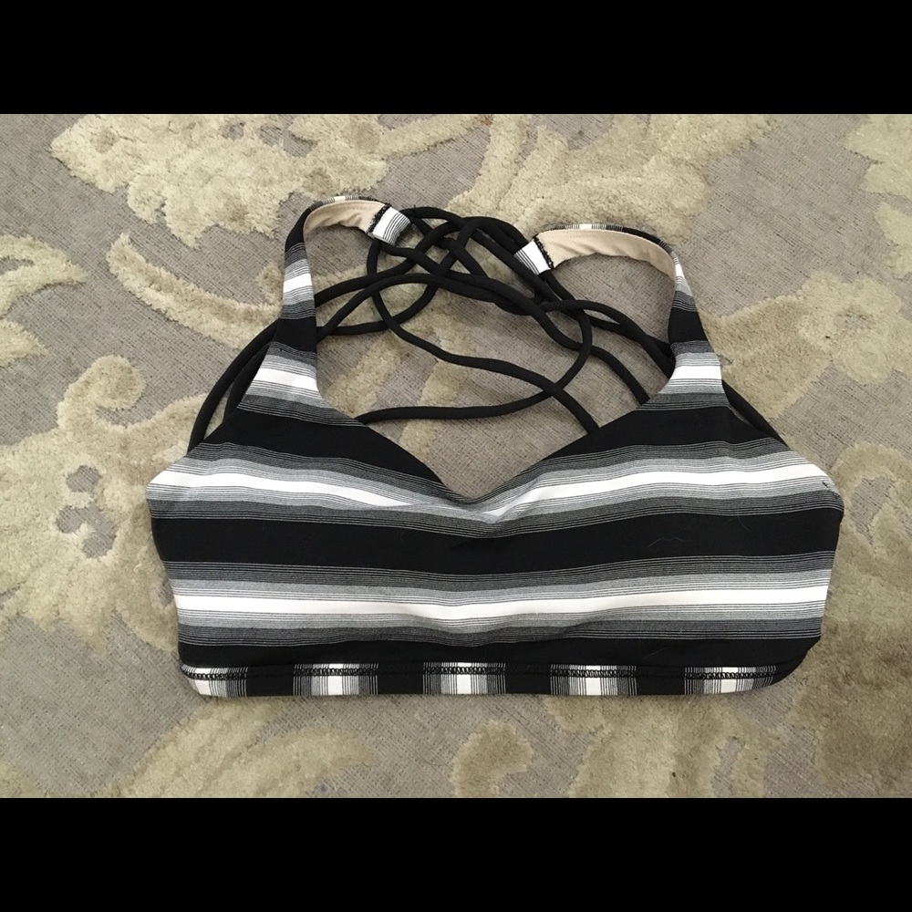 Lululemon Free to Be bra EUC